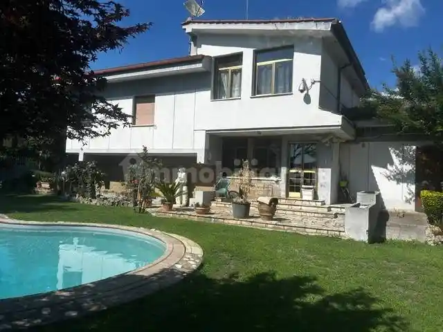 Villa in vendita a Campagnano di Roma
