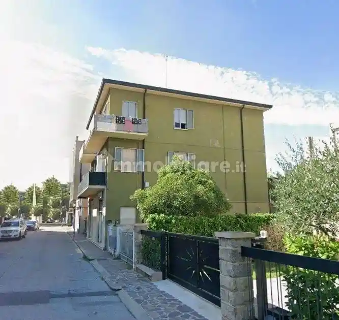 Palazzo - Edificio in vendita a Abano Terme