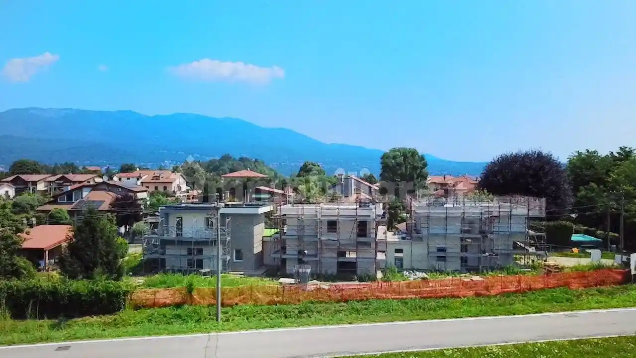 Villa in vendita a Biandronno