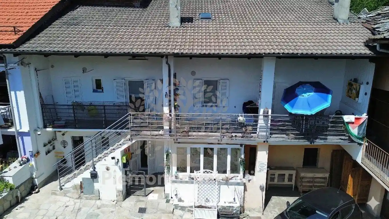 Palazzo - Edificio in vendita a Giaveno