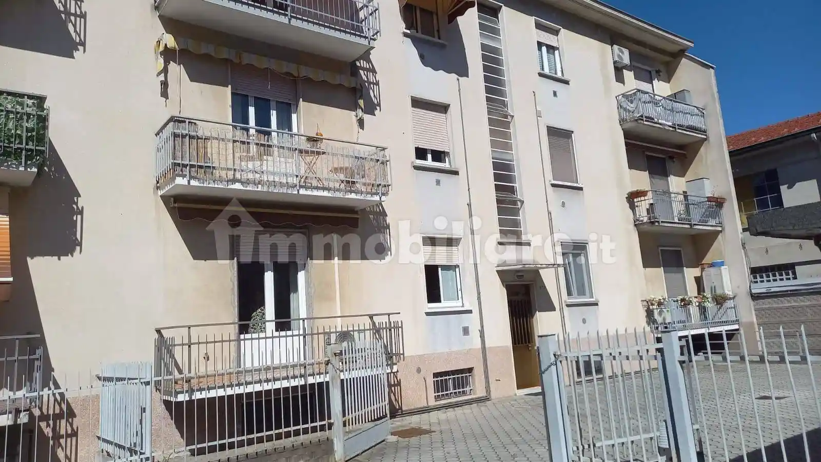 Appartamento in vendita a Gorla Minore