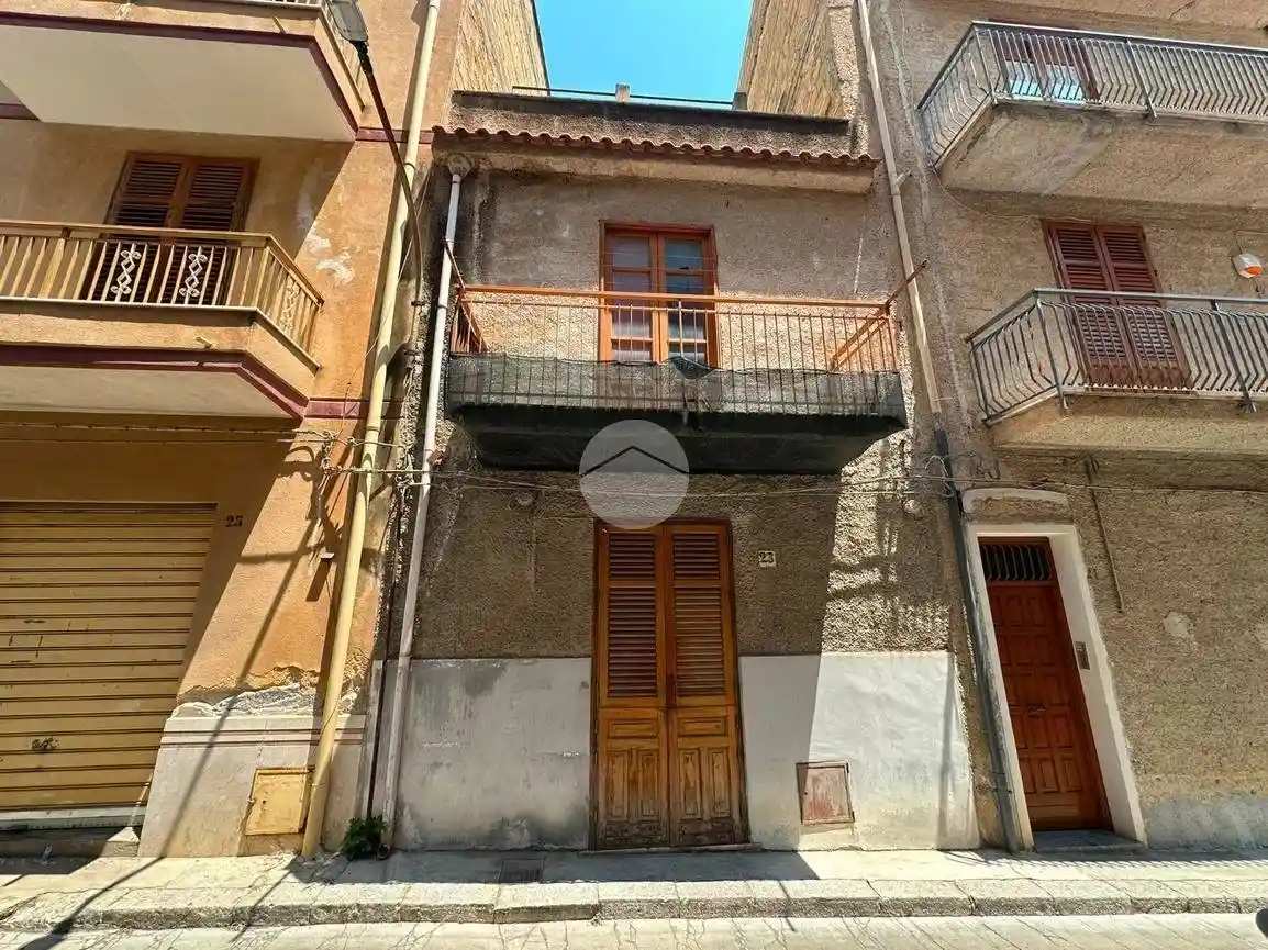 Palazzo - Edificio in vendita a Casteldaccia