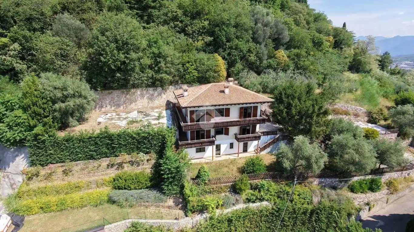 Villa in vendita a Cavaion Veronese
