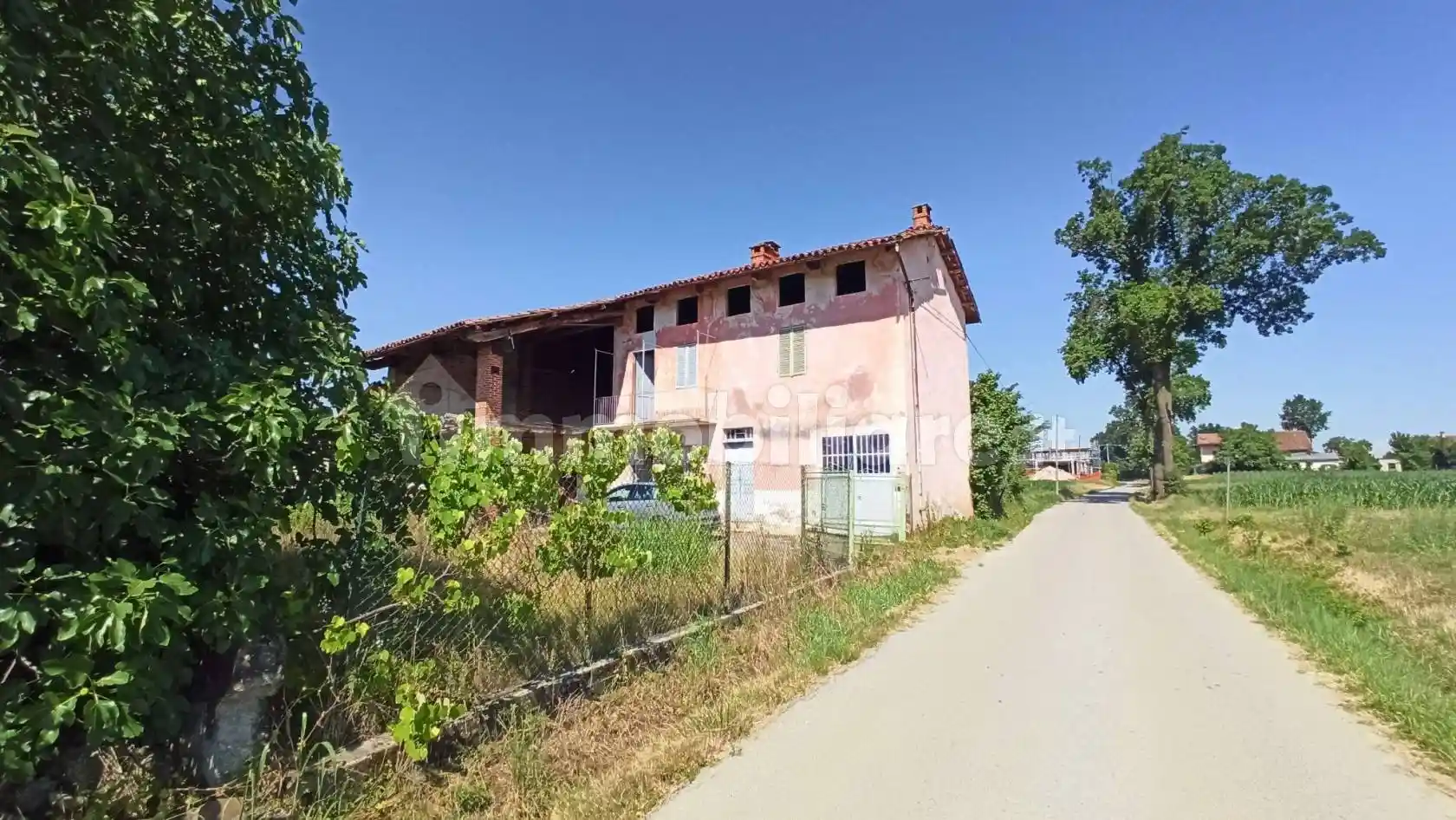 Rustico - Casale in vendita a Carrù