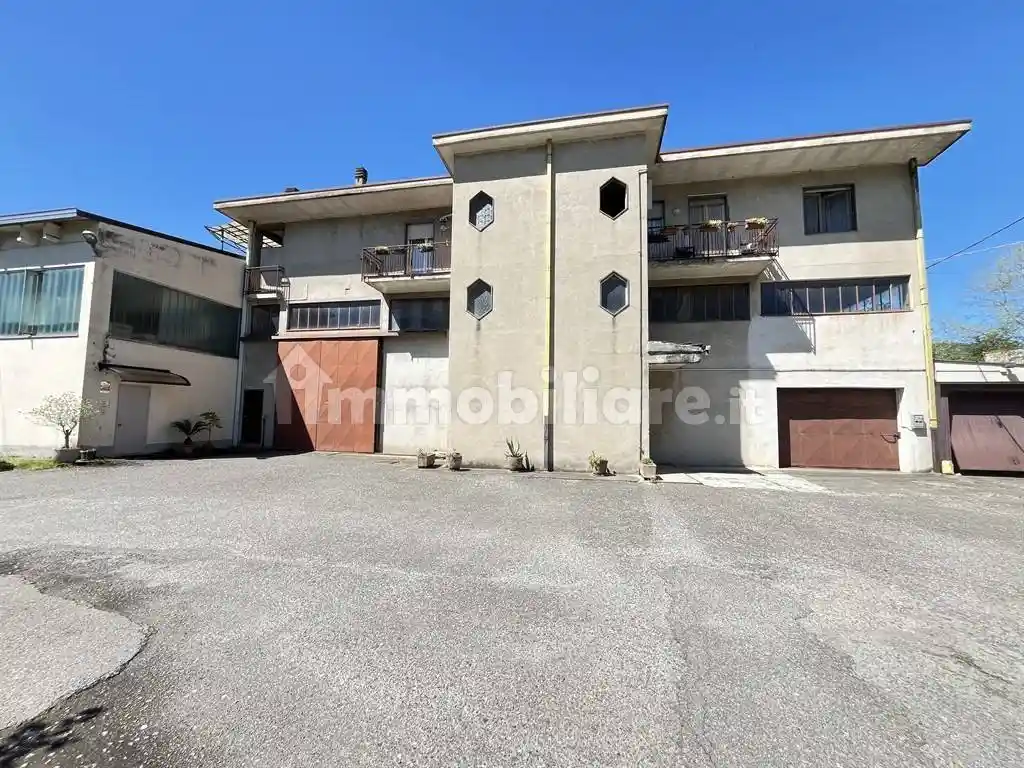 Palazzo - Edificio in vendita a Calolziocorte