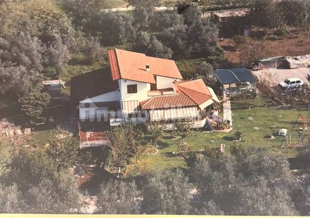 Casa indipendente in vendita a Massa
