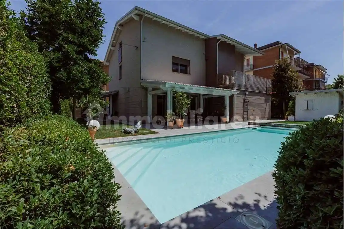 Villa in vendita a Modena