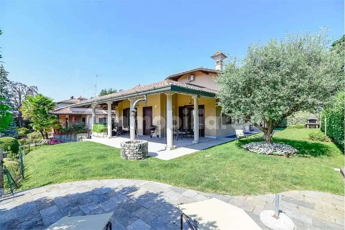 Villa in vendita a Casnate con Bernate