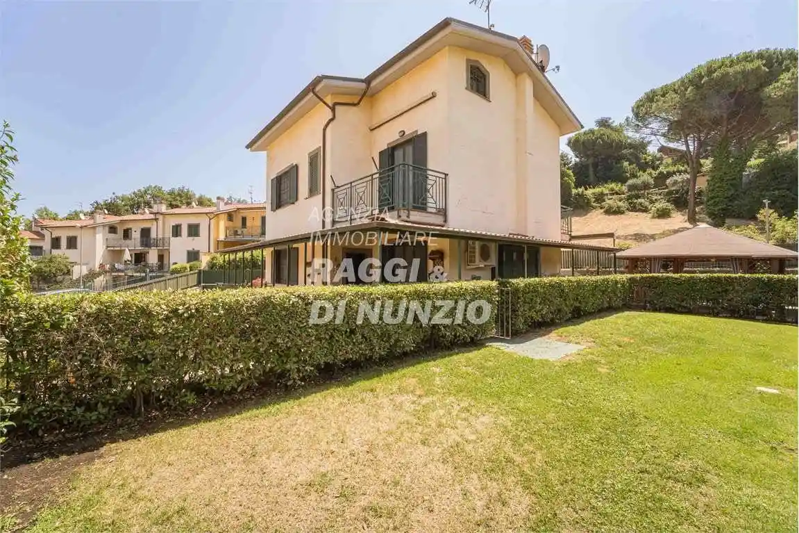 Villa in vendita a Monte Porzio Catone