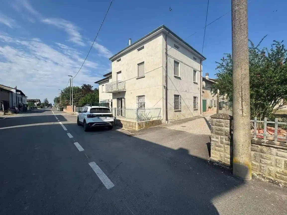 Casa indipendente in vendita a Castelnovo di Sotto