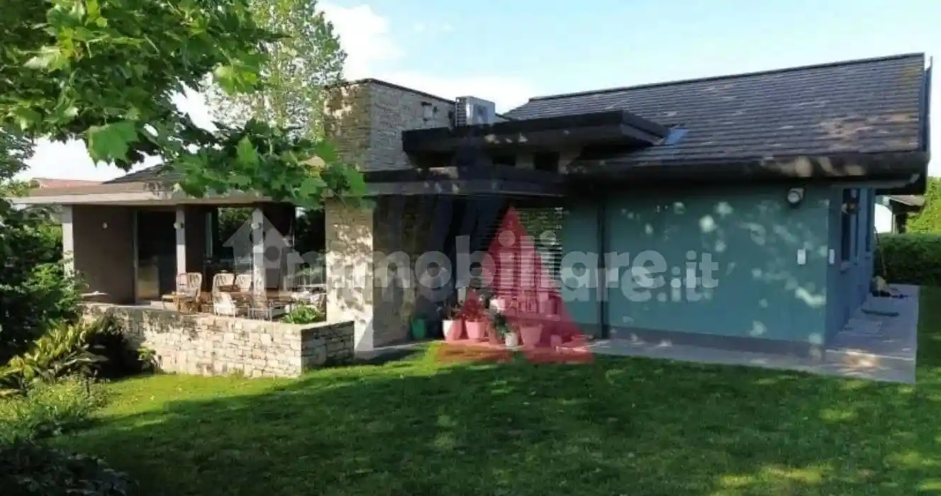 Villa in vendita a Urago d'Oglio