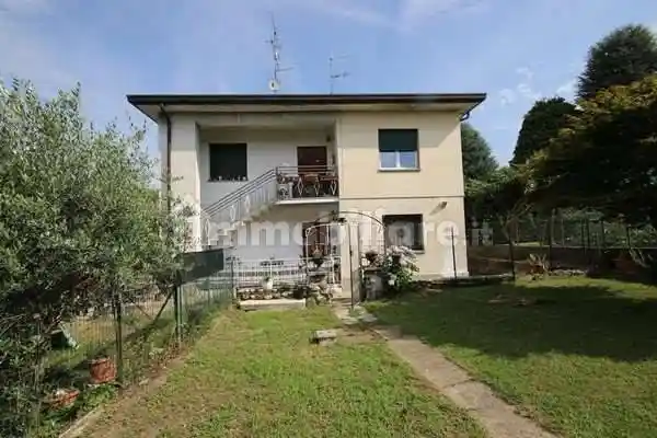 Appartamento in vendita a Faloppio