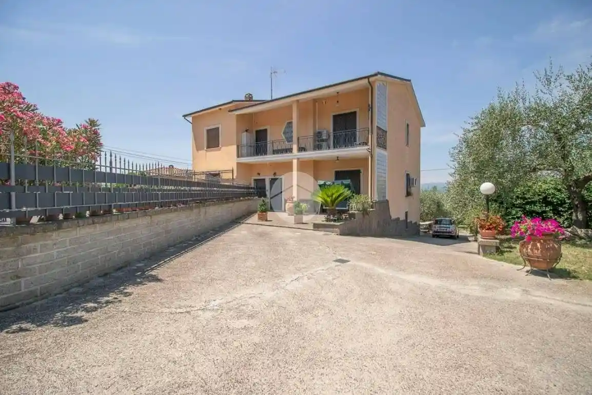 Villa in vendita a Magliano Sabina