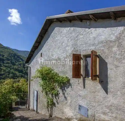 Rustico - Casale in vendita a Comano