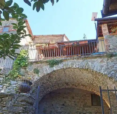 Villa in vendita a Comano