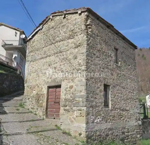 Rustico - Casale in vendita a Comano
