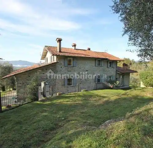 Rustico - Casale in vendita a Fivizzano