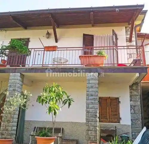 Villa in vendita a Comano
