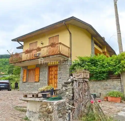 Villa in vendita a Comano