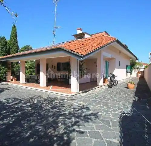 Villa in vendita a Carrara