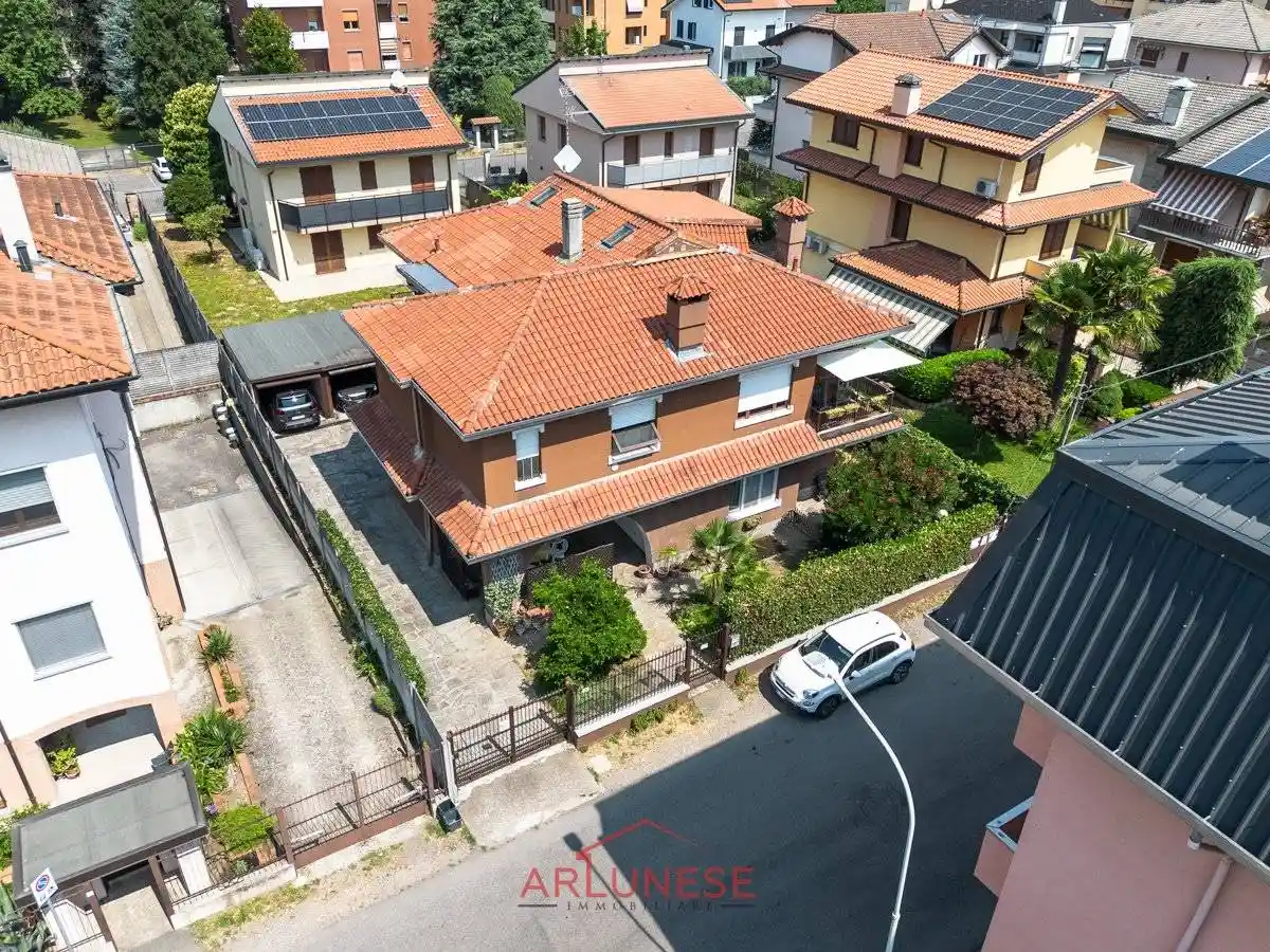 Villa in vendita a Parabiago