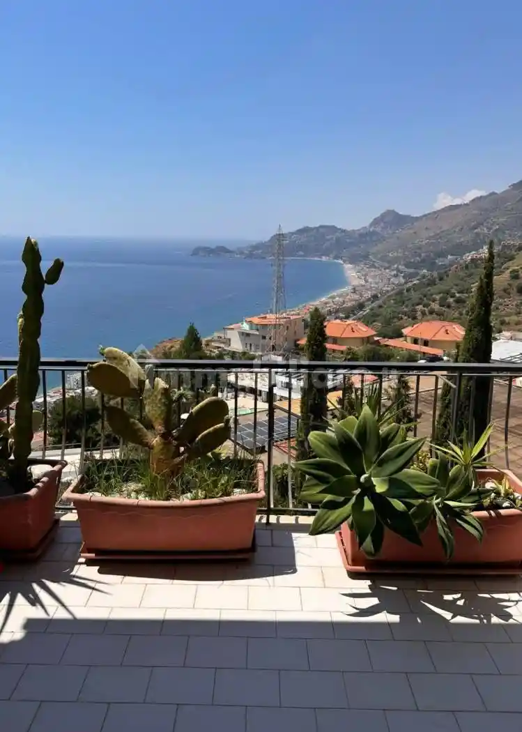 Appartamento in vendita a Letojanni