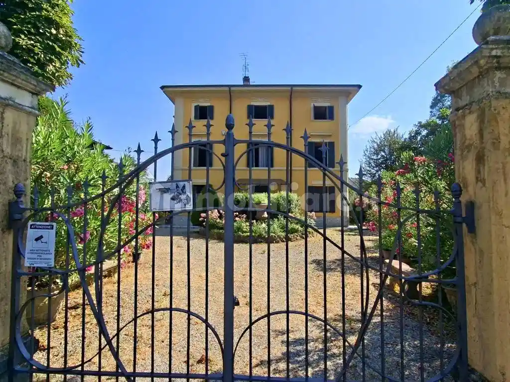 Villa in vendita a Traversetolo