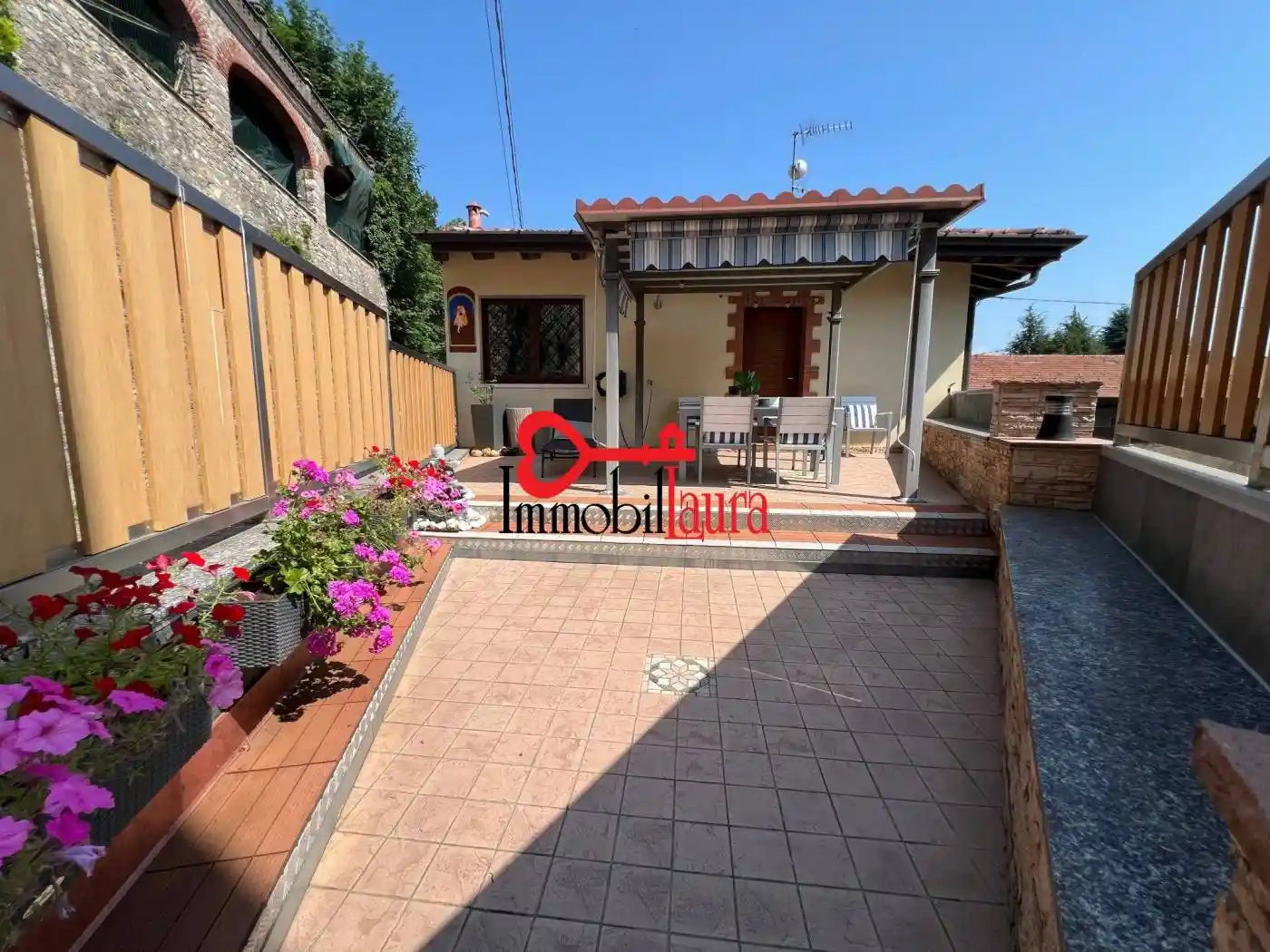 Casa indipendente in vendita a Bisuschio