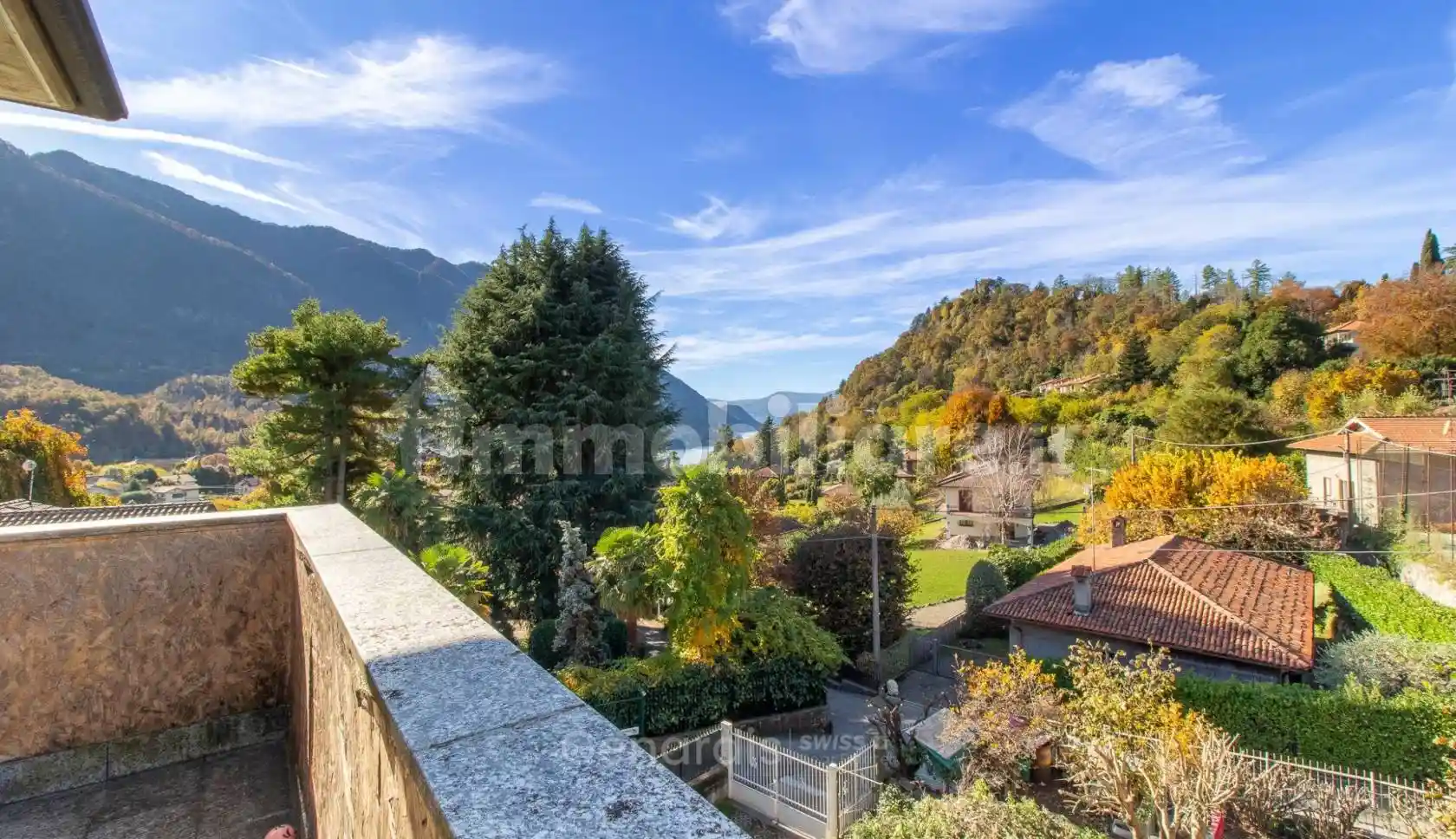 Villa in vendita a Castelveccana