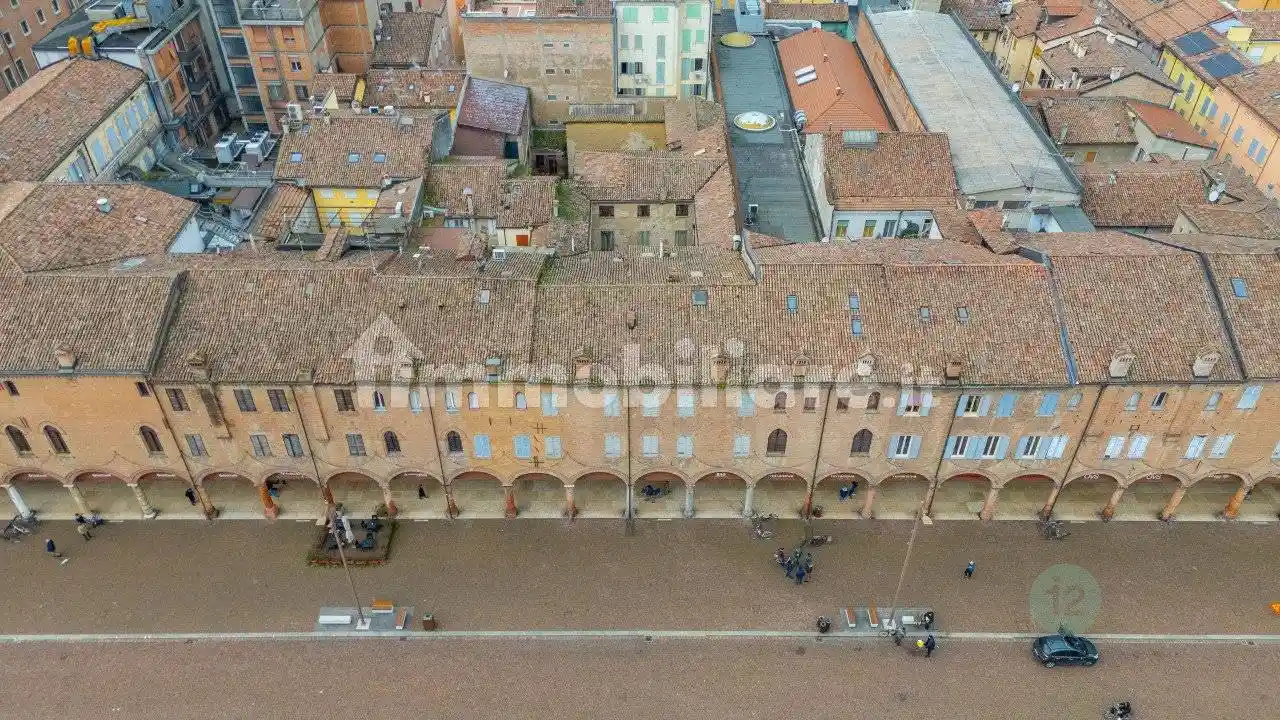 Palazzo - Edificio in vendita a Carpi