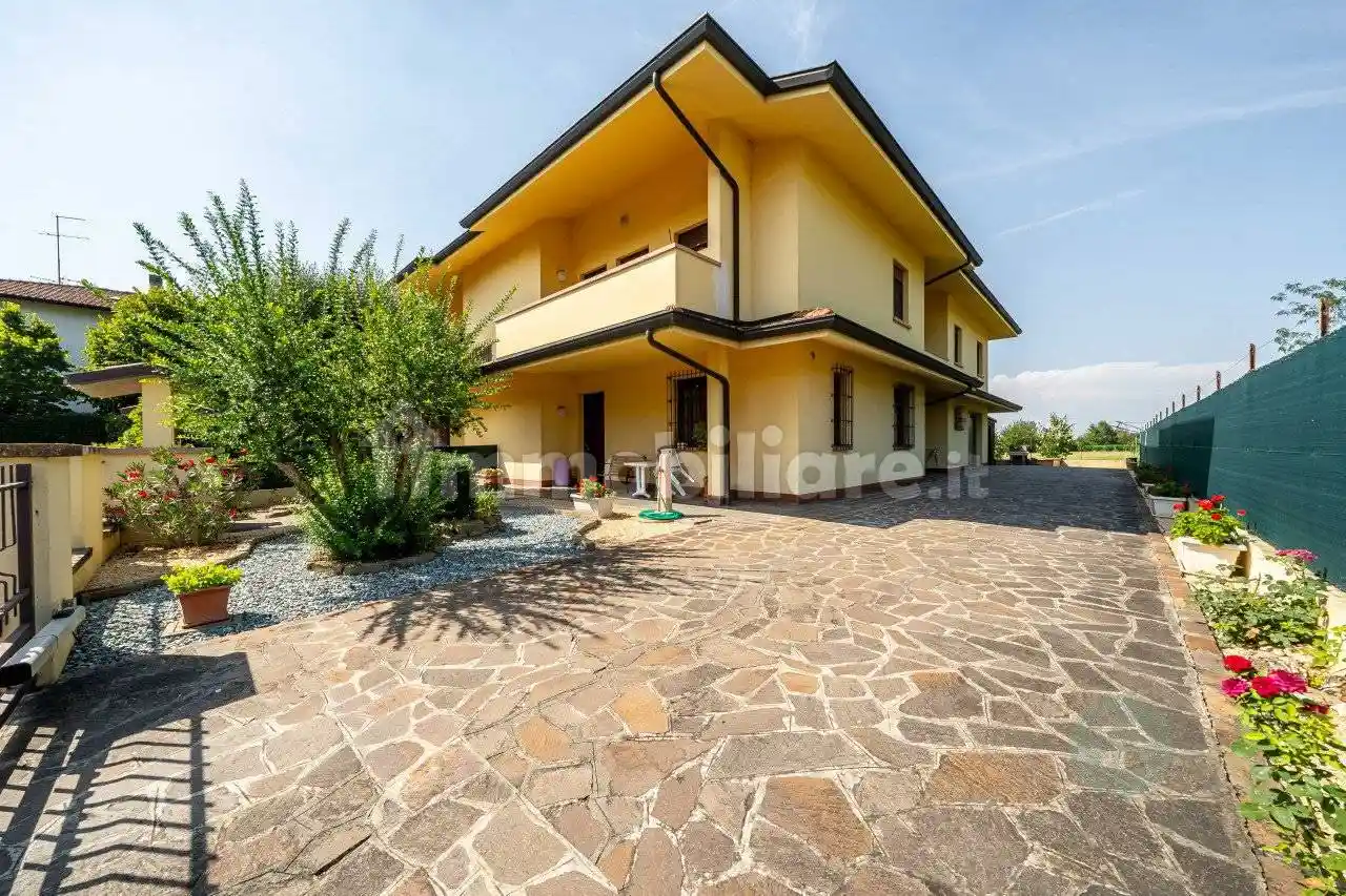 Villa in vendita a Carpi