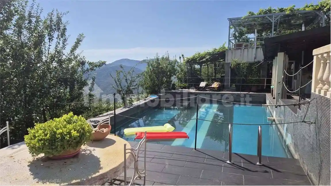 Villa in vendita a Avegno