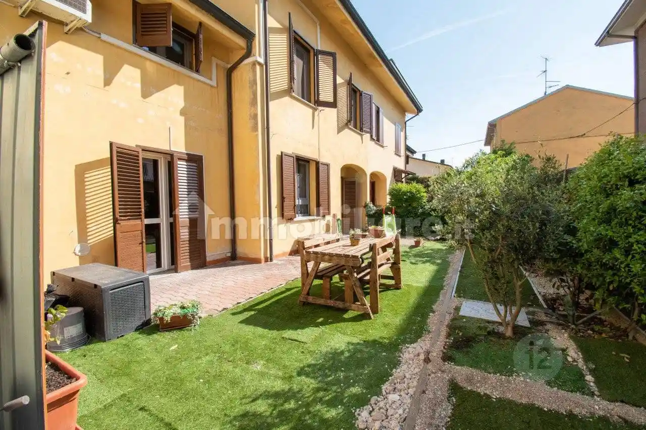 Villetta a schiera in vendita a Campagnola Emilia