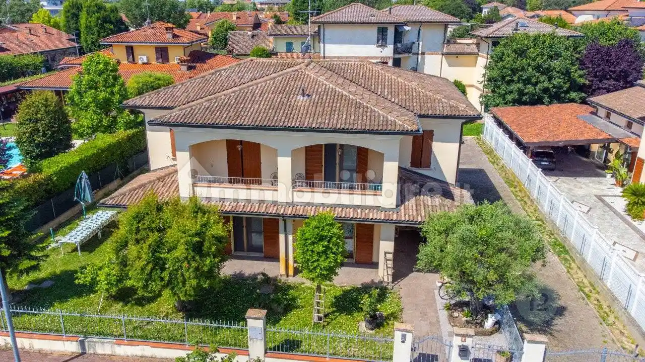 Villa in vendita a Fabbrico