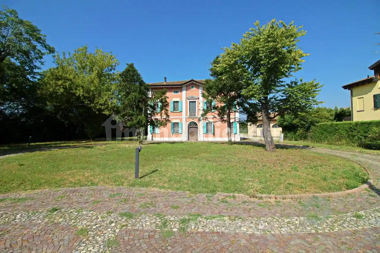 Villa in vendita a Campagnola Emilia