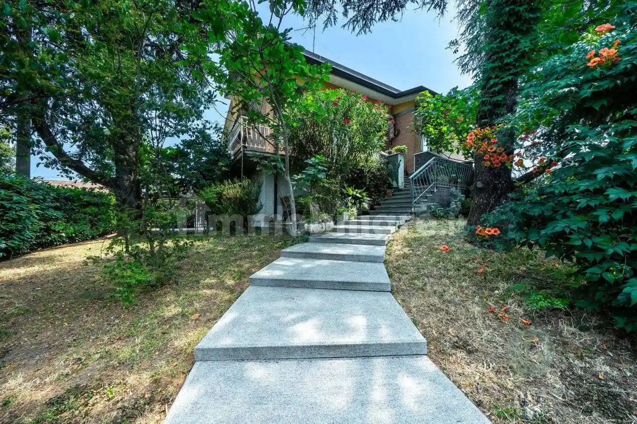 Villa in vendita a Campagnola Emilia