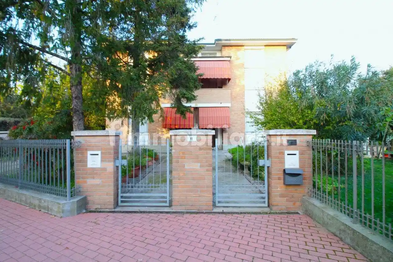 Villa in vendita a Campagnola Emilia