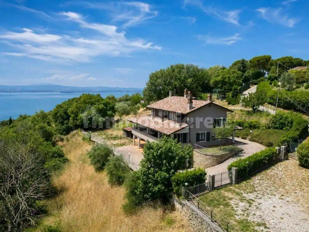 Villa in vendita a Passignano sul Trasimeno