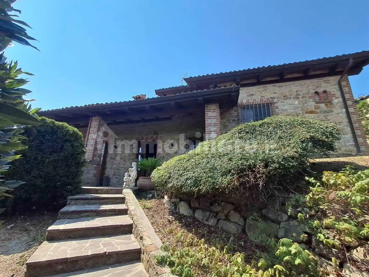 Villa in vendita a Gazzola