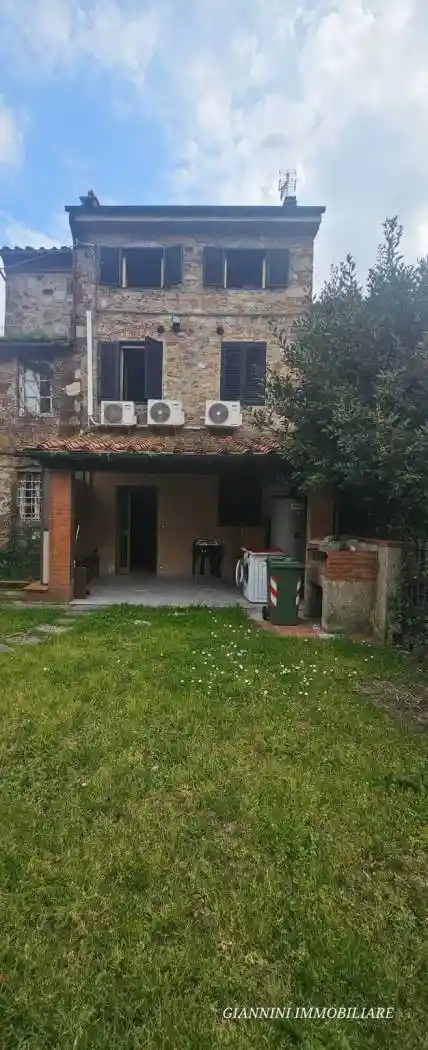 Casa indipendente in vendita a Lucca