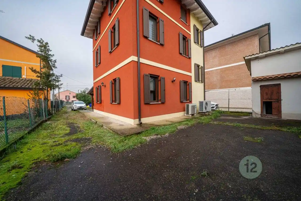 Villa in vendita a Novi di Modena