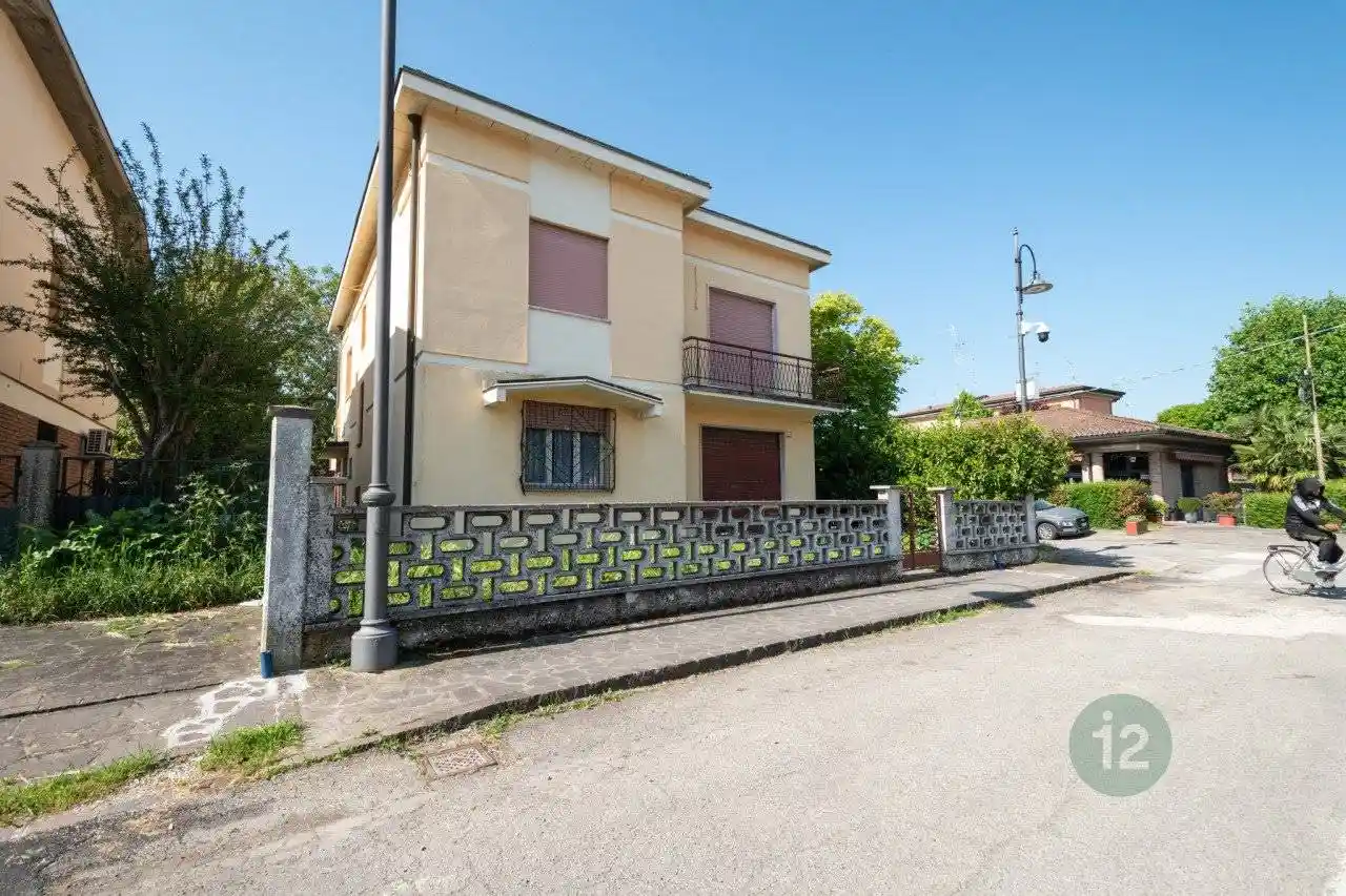 Casa indipendente in vendita a Novi di Modena