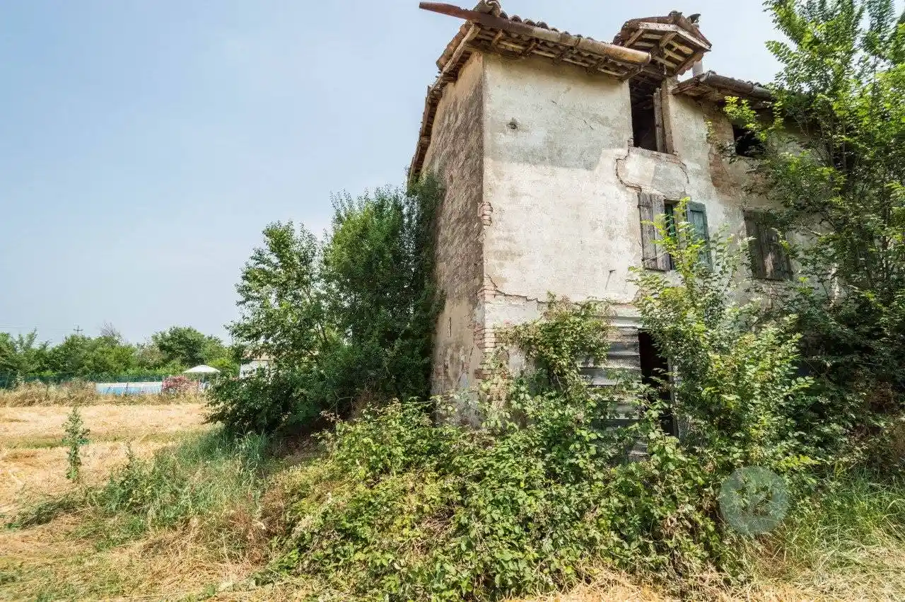 Rustico - Casale in vendita a Carpi