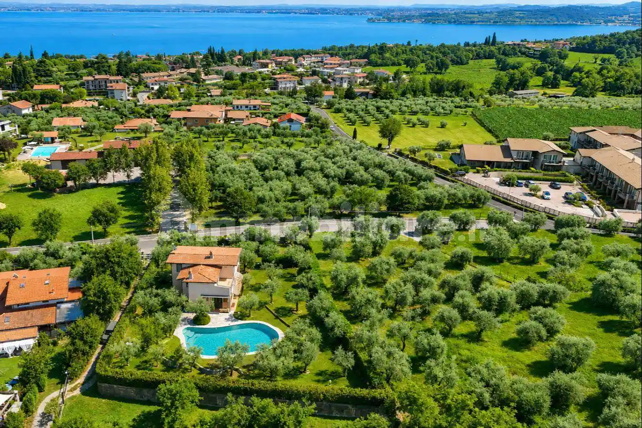 Villa in vendita a Moniga del Garda