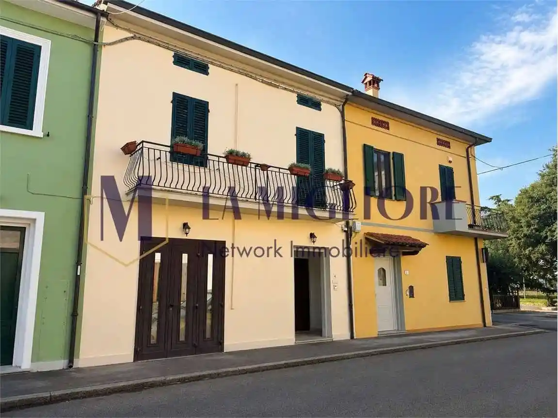 Casa indipendente in vendita a Prato