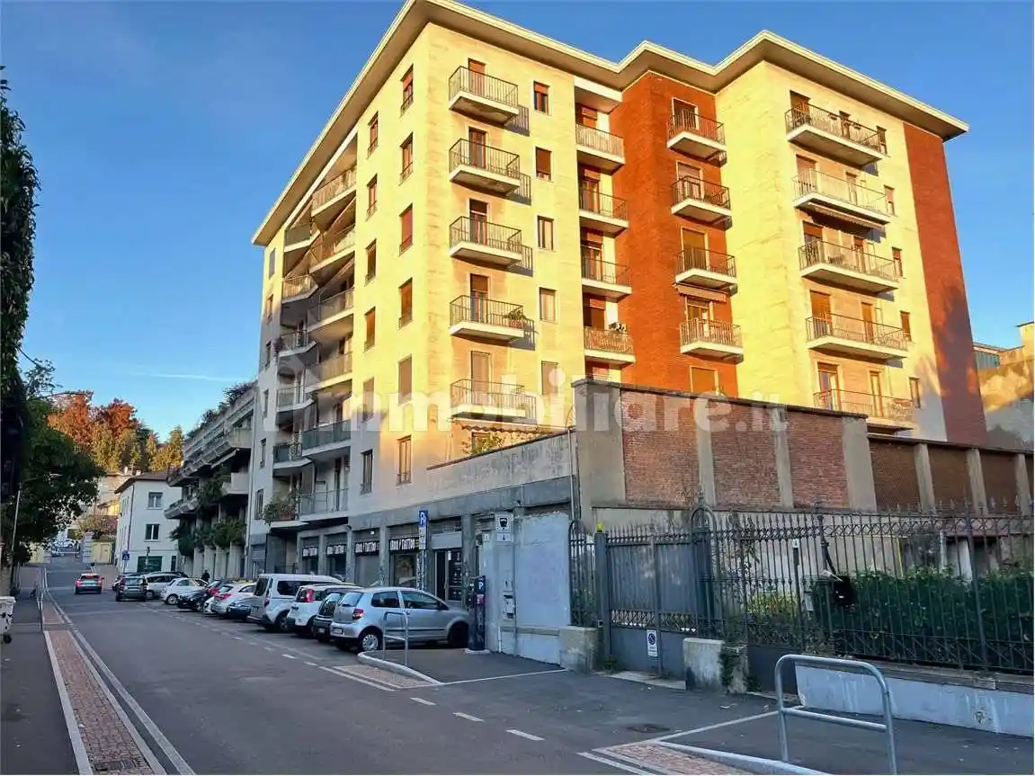 Appartamento in affitto a Varese