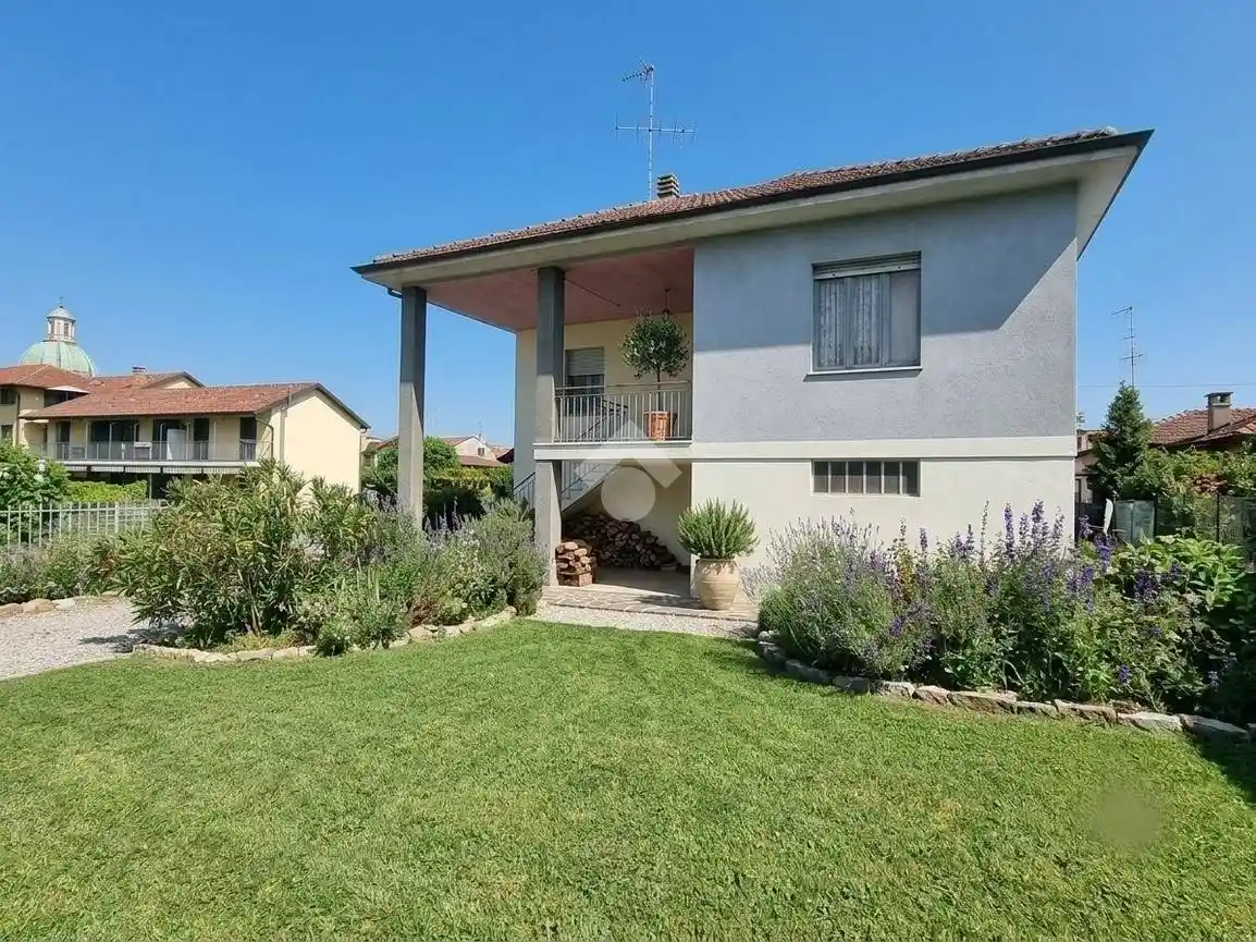 Casa indipendente in vendita a Gassino Torinese