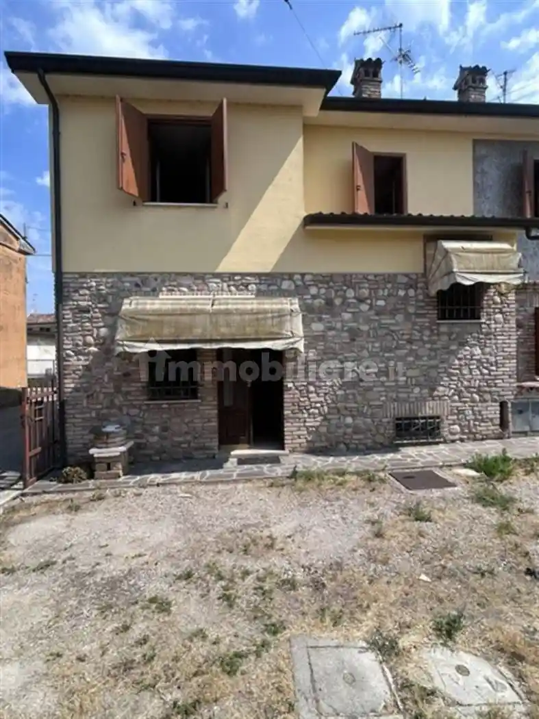 Villa in vendita a Volta Mantovana