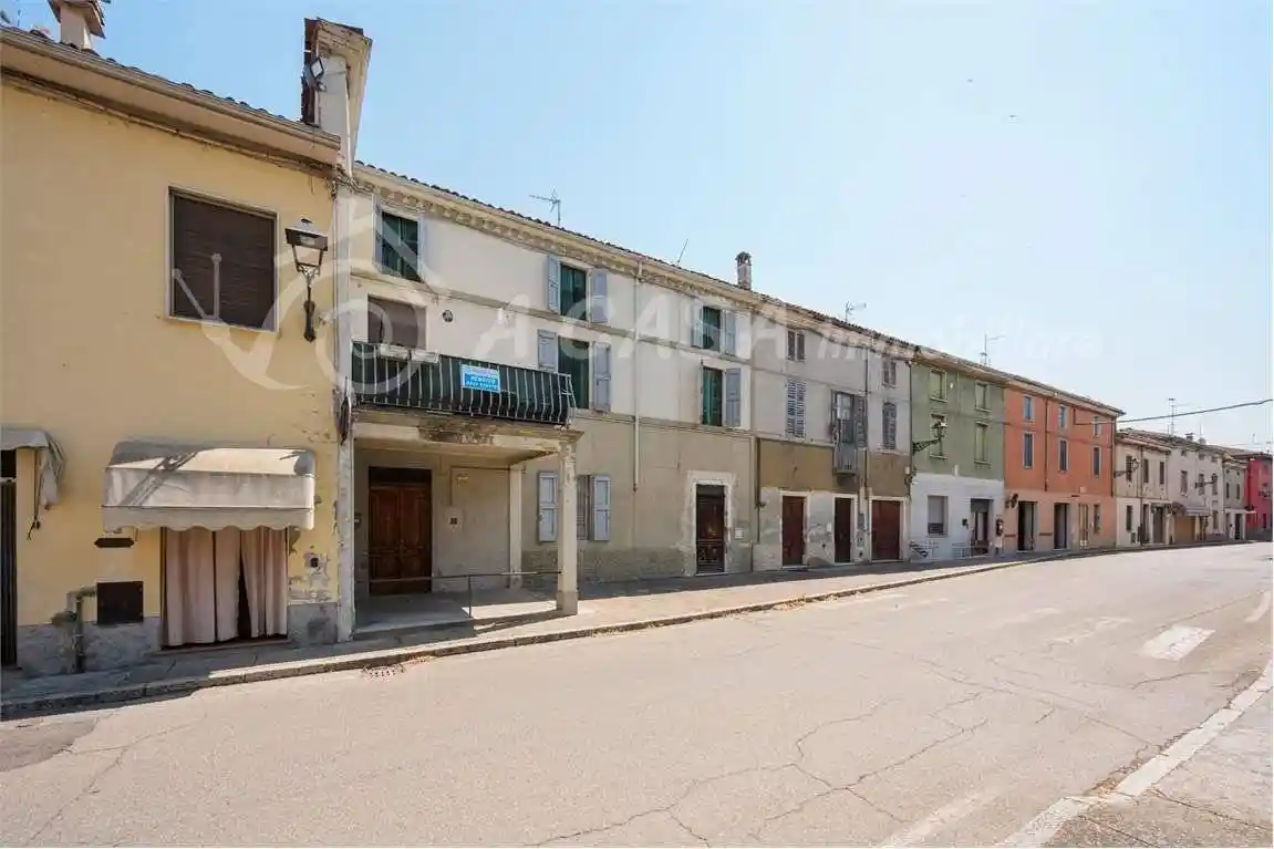 Casa indipendente in vendita a Polesine Zibello