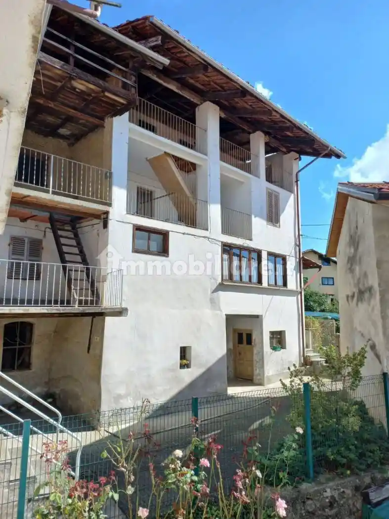 Casa indipendente in vendita a Val di Chy